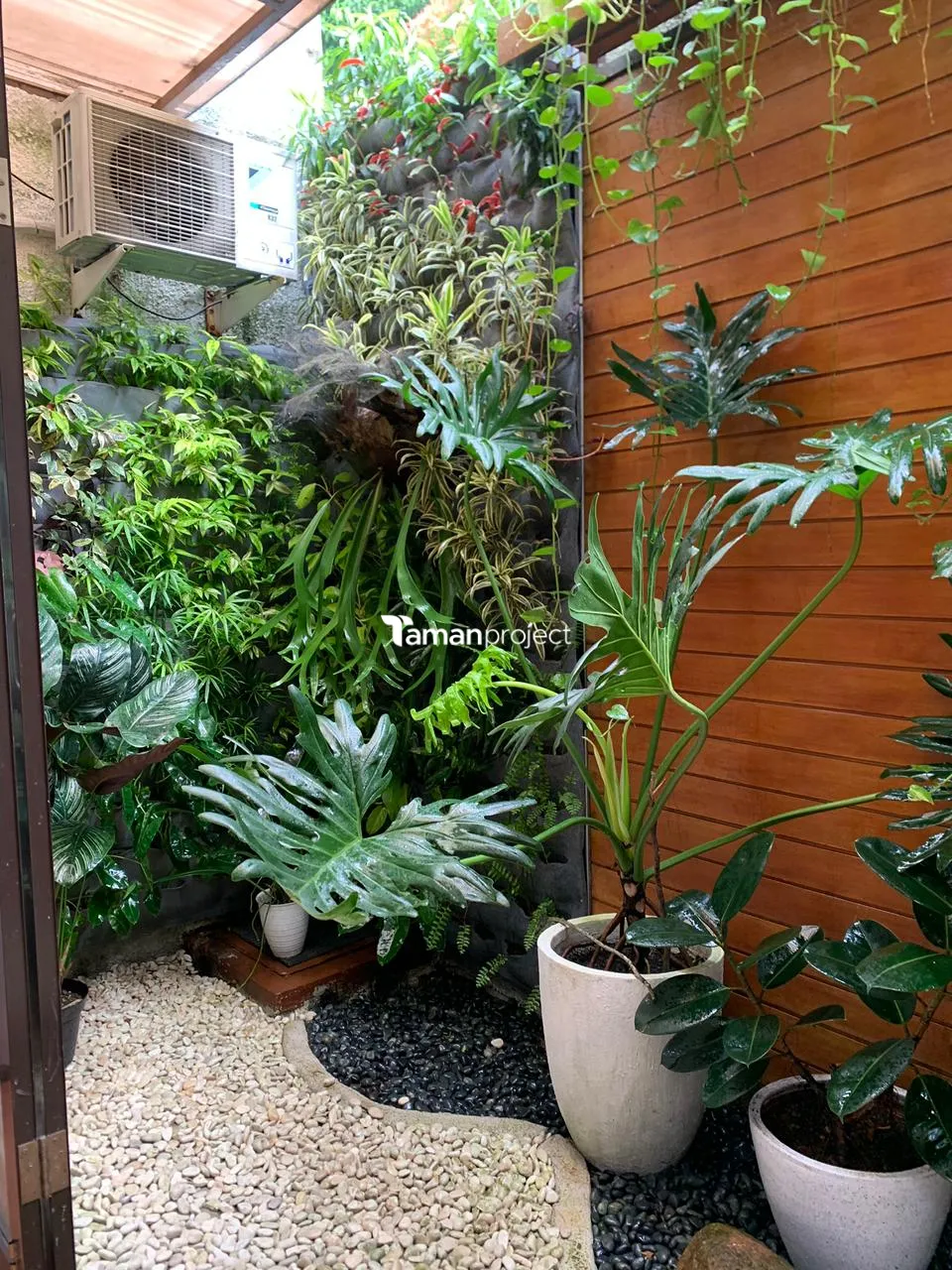 Proyek Vertical Garden Karpet Geotextile | Pak Dermawan - Rancamaya Golf