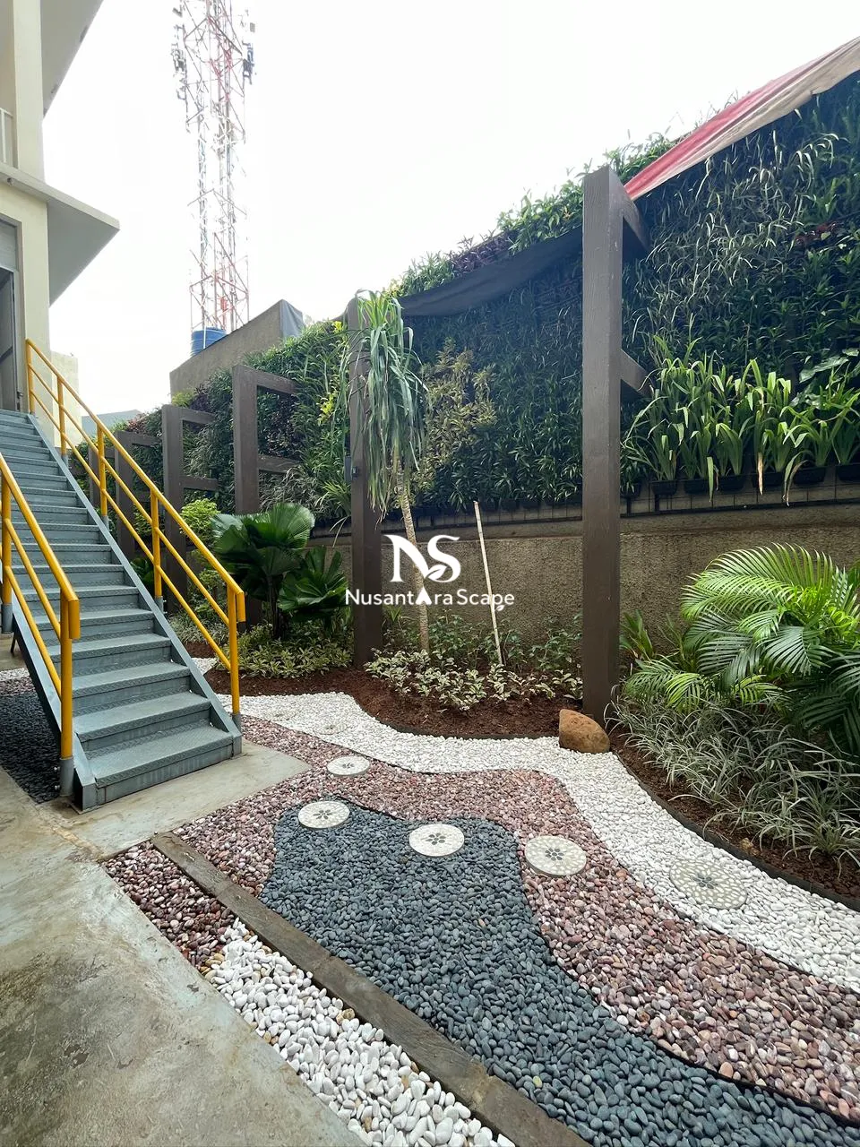 Proyek Vertical Garden Pot & Dry Tropical Garden - The Home Srengseng