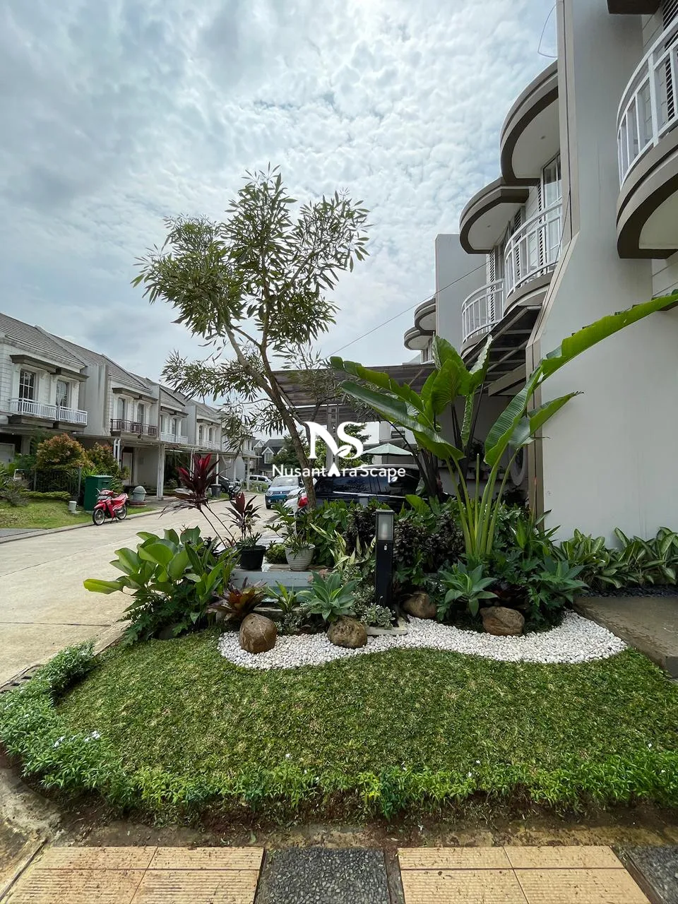 Proyek Taman Tropical Minimalis - Rancamaya Golf Estate Bogor - Foto Gallery 1