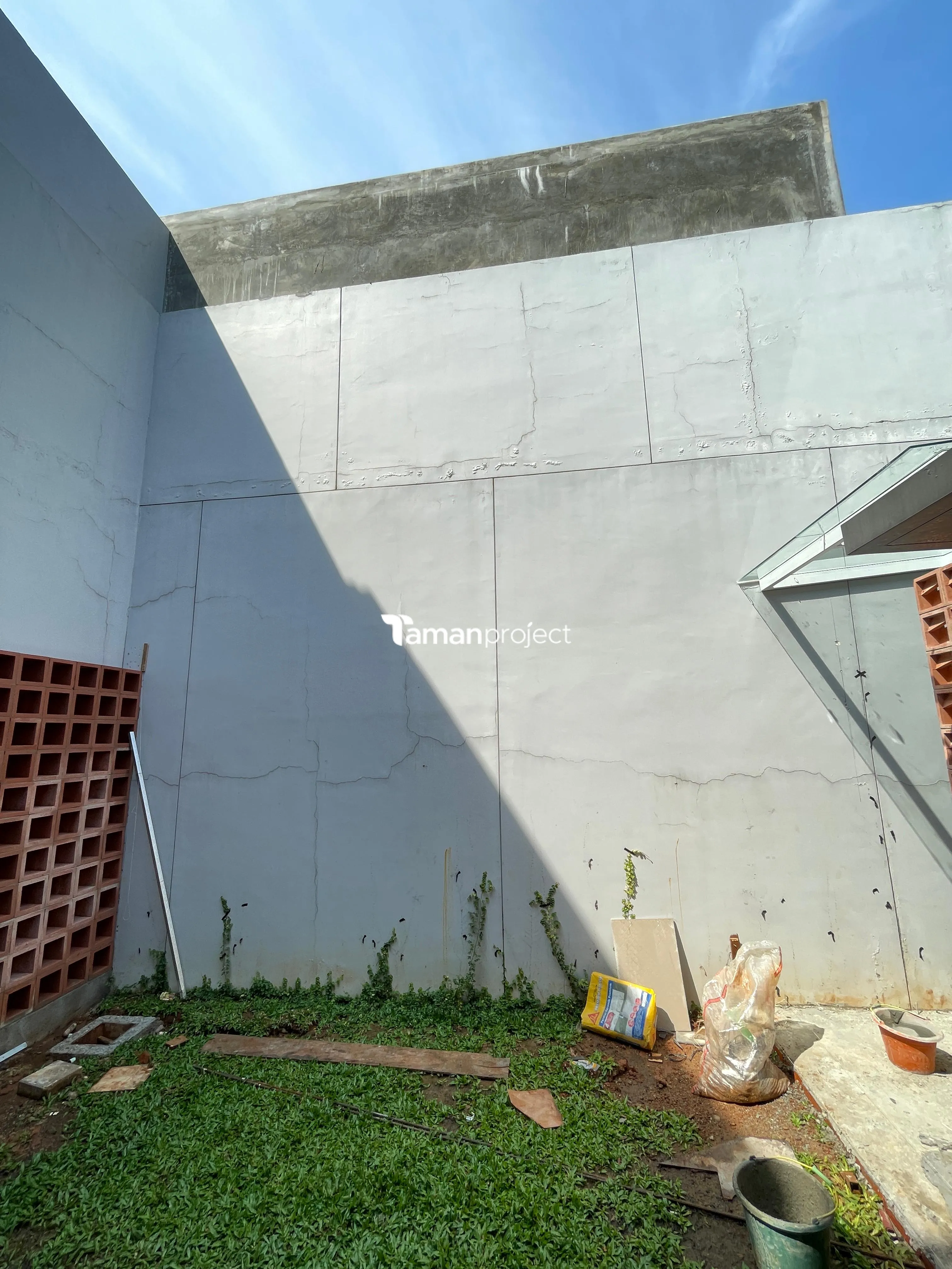 Proyek Vertical Garden Pot by Tamanproject | Ibu Natasha - Quanties BSD