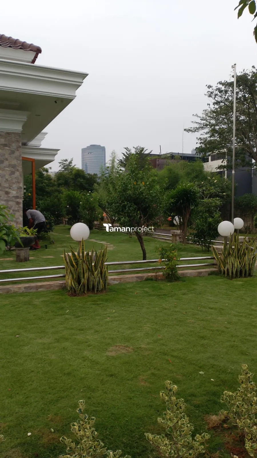 Proyek Perawatan Taman di Mentari Utama Alam Sutera Pak Heely Adisuhanto
