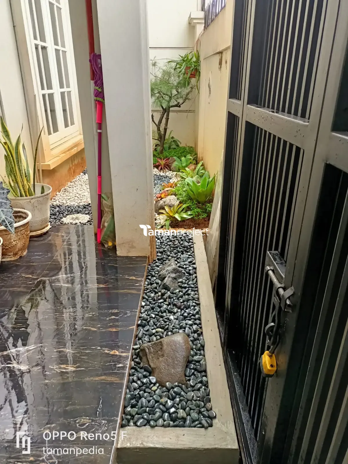 Proyek Taman kering Minimalis Belakang Rumah BSD