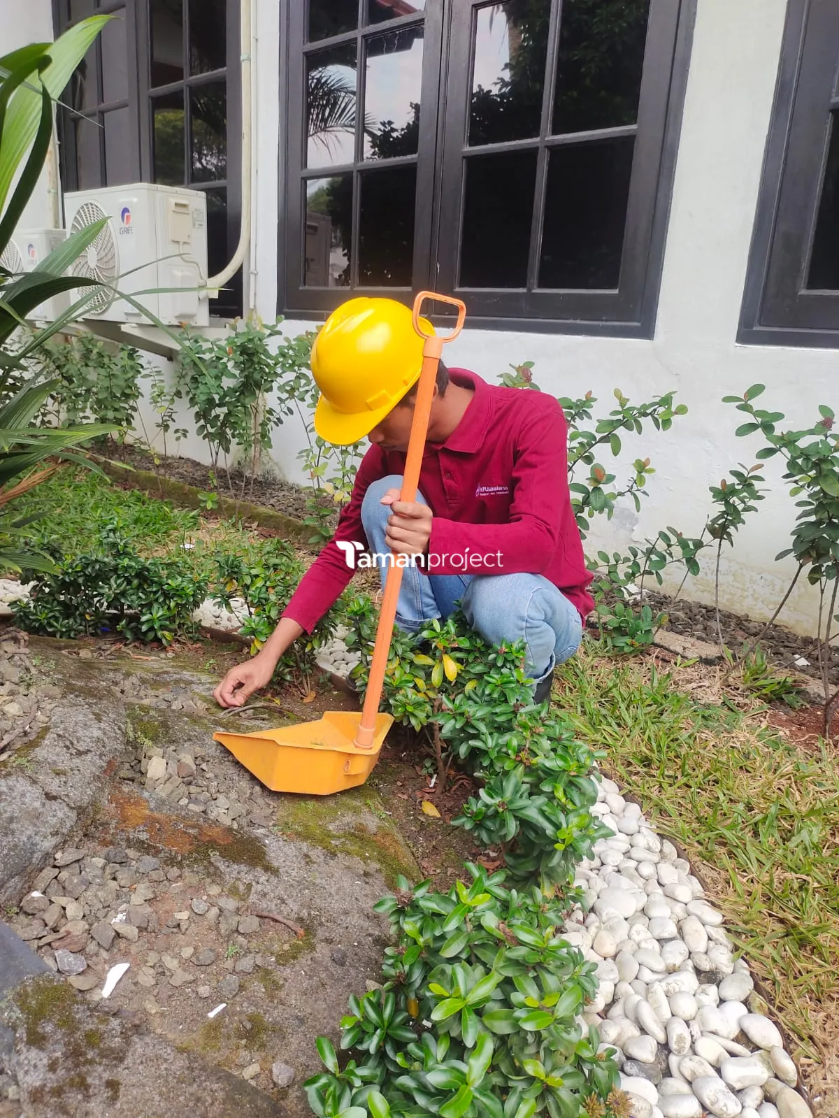 Perawatan Taman PT Permata Karya Jasa Menteng Jakarta
